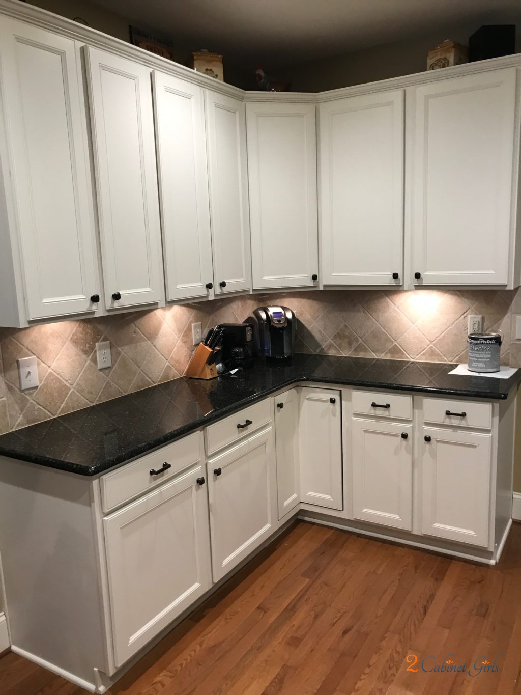 Sherwin Williams Dover White in Kitchen04