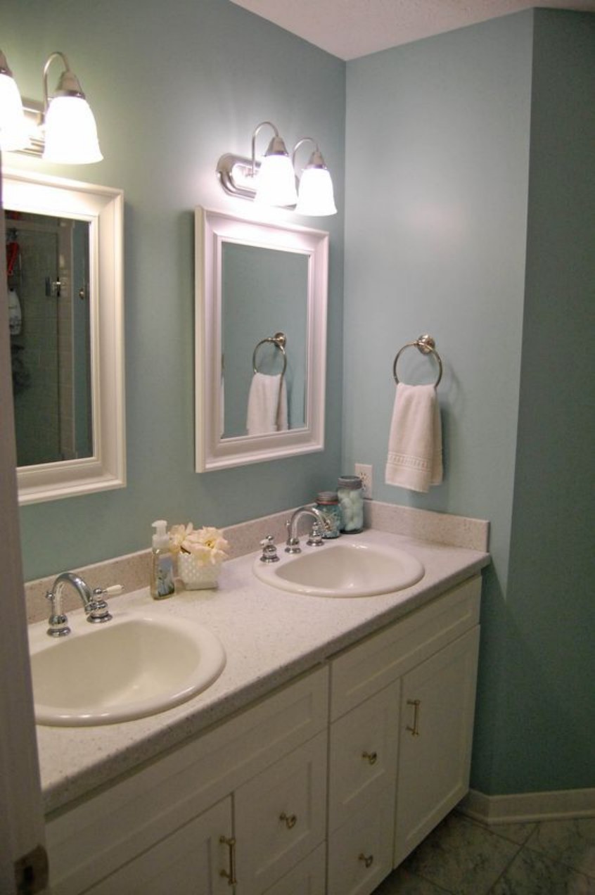 Sherwin Williams Watery in Bathroom01