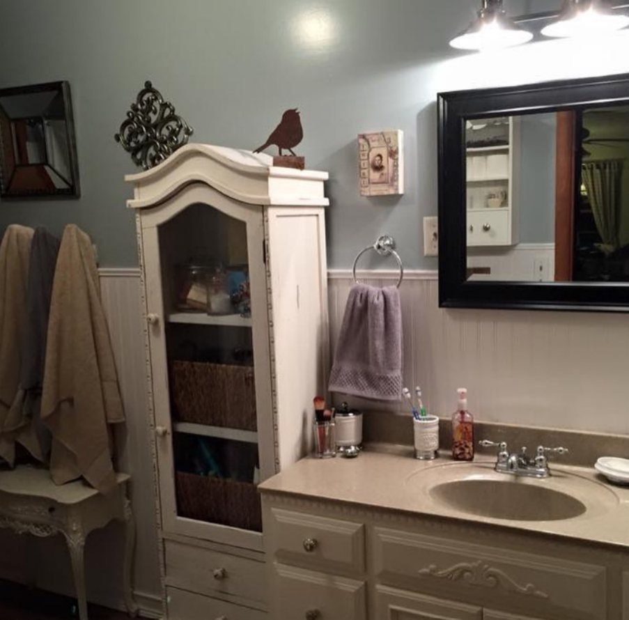 A Krypton Bathroom with white cabinets