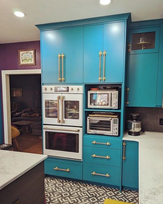 Sherwin Williams Maxi Teal on cabinets.01