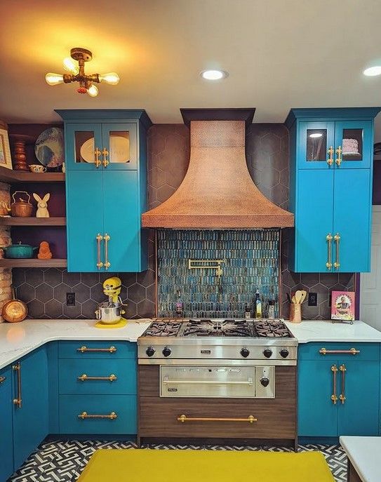 Sherwin Williams Maxi Teal on cabinets.02