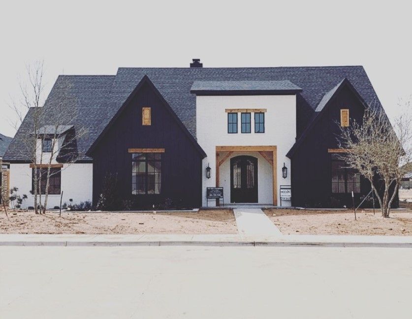 Benjamin Moore Black Panther paired with white on the exterior walls.