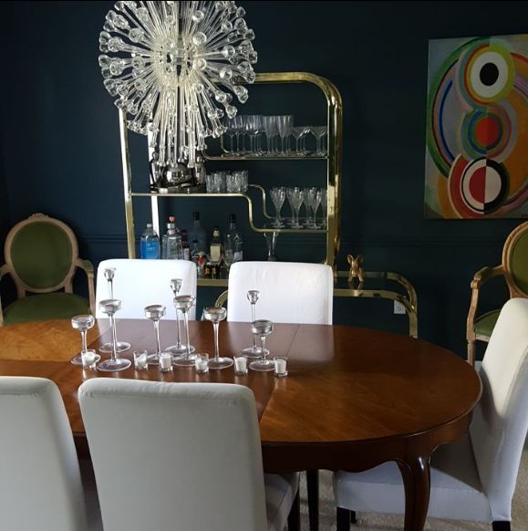 (Catch the overwhelming beauty of Behr Underwater in this dining space)