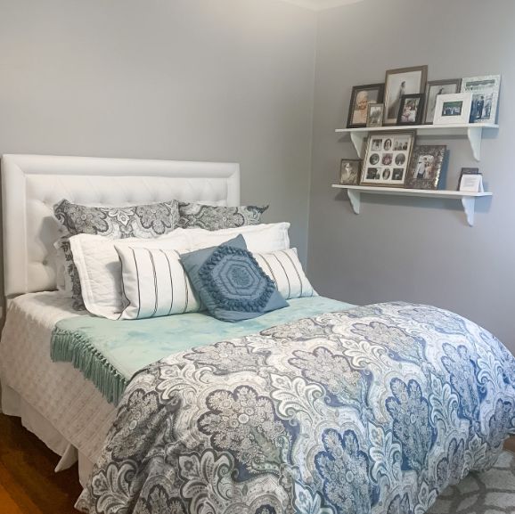 Sherwin Williams Amazing Gray is an excellent color on this bedroom wall