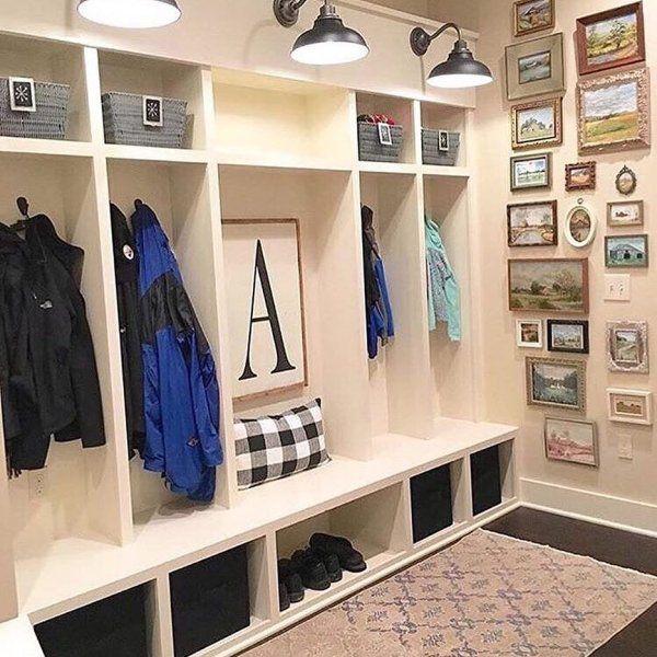 Sherwin-Williams Antique White makes a neutral and welcoming entryway