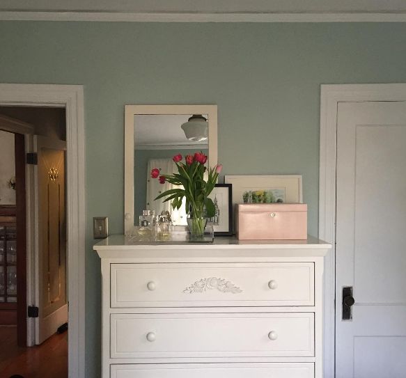 (This simple space strikes a sharp personality with Benjamin Moore Palladian Blue)