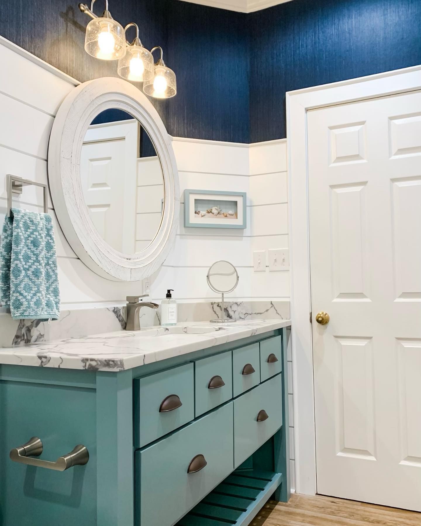 Sherwin Williams Moody Blue SW 6221 (10)